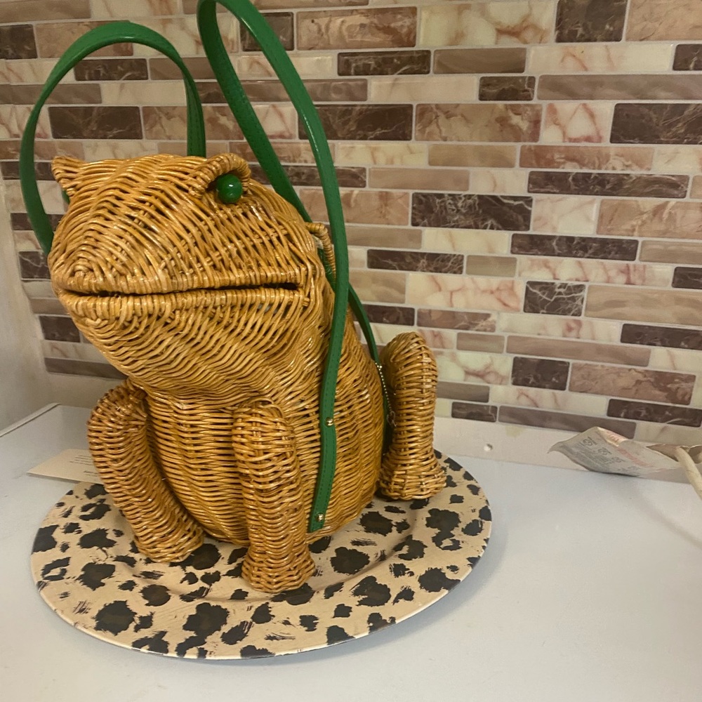 Beautiful Kate Spade wicker frog purse. New with tags. In excellent condition.